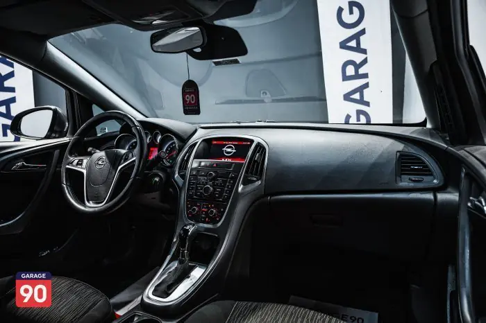 Opel Astra 2021 - صورة 11
