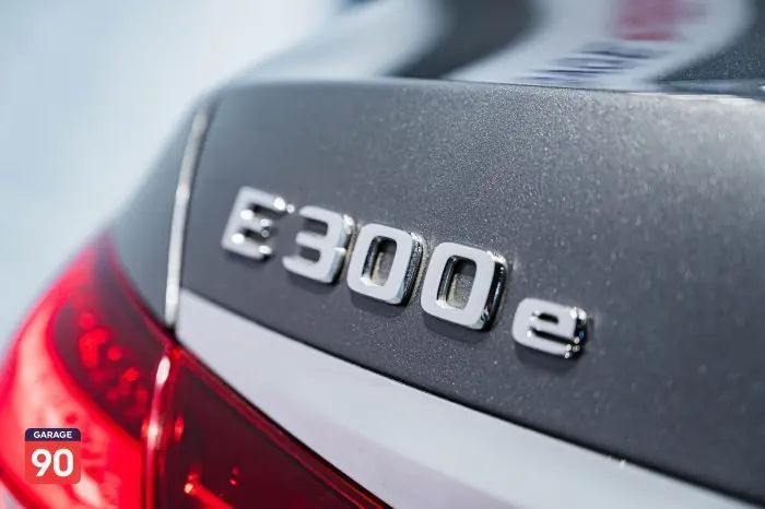Mercedes-Benz E300 2021 - صورة 12