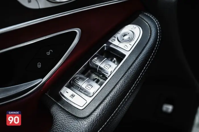 Mercedes-Benz GLC250 2018 - صورة 19