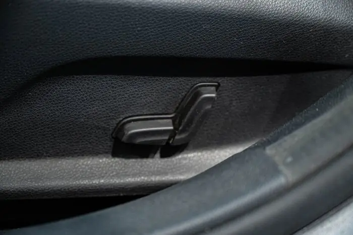 Mercedes-Benz C180 2018 - صورة 18