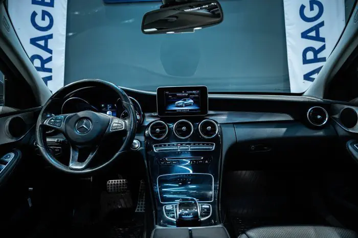 Mercedes-Benz C180 2018 - صورة 12