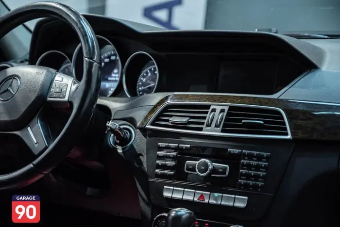 Mercedes-Benz C180 2014 - صورة 17