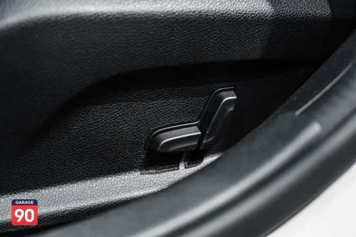Mercedes-Benz C180 2017 - صورة 18