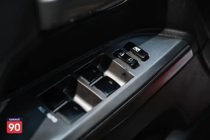 Toyota Land Cruiser 2011 - صورة 17