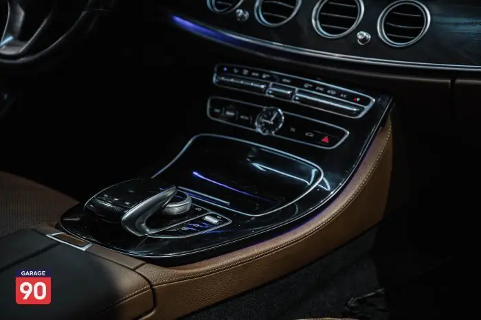 Mercedes-Benz E180 2017 - صورة 16