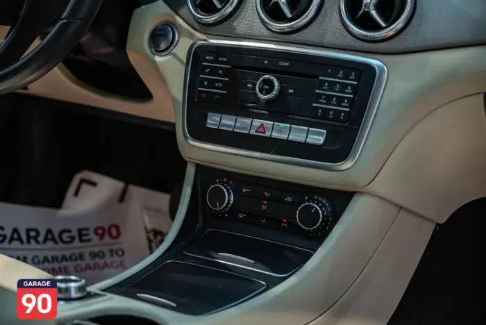 Mercedes-Benz CLA180 2019 - صورة 19