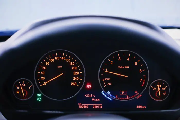 bmw 318i 2017 - صورة 11