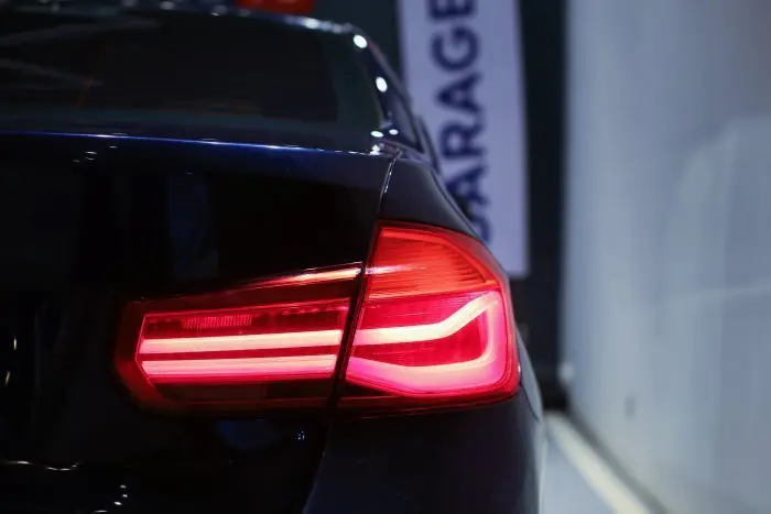 bmw 318i 2017 - صورة 9