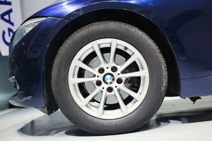 bmw 318i 2017 - صورة 19