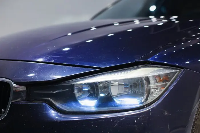 bmw 318i 2017 - صورة 8