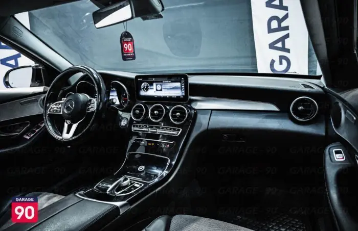 Mercedes-Benz C200 2019 - صورة 9