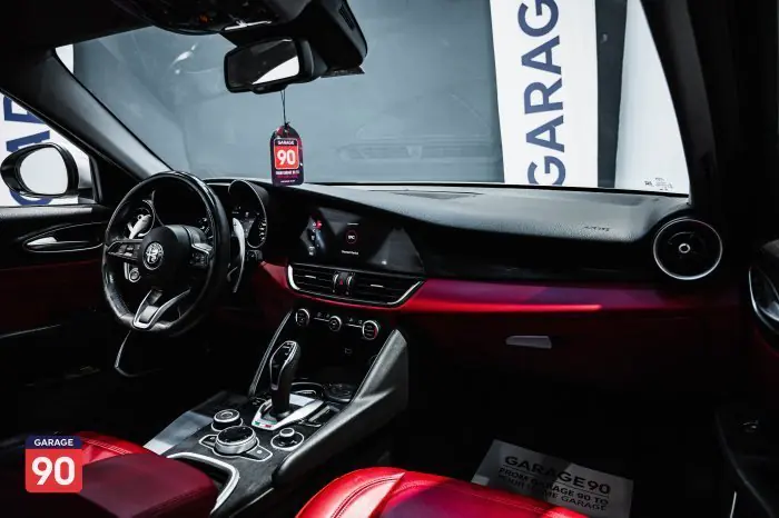 Alfa Romeo Giulia 2021 - صورة 14