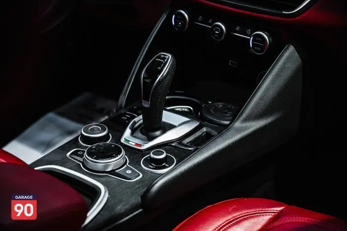Alfa Romeo Giulia 2021 - صورة 17