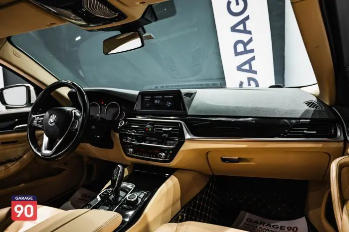 bmw 520i 2019 - صورة 13