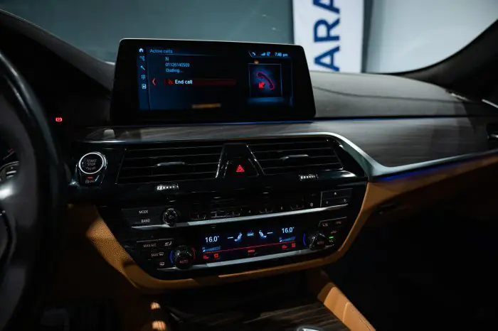 bmw 520i 2018 - صورة 14