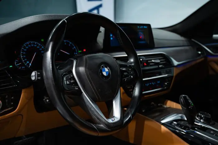 bmw 520i 2018 - صورة 11