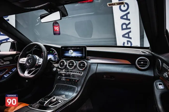 Mercedes-Benz C200 2019 - صورة 12
