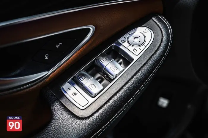 Mercedes-Benz C200 2019 - صورة 17