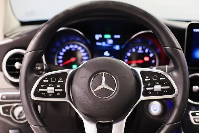 Mercedes-Benz C200 2020 - صورة 15