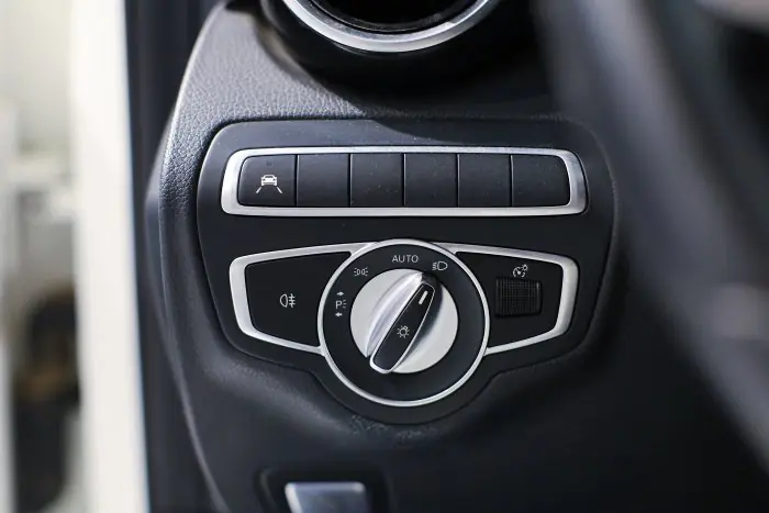 Mercedes-Benz C200 2020 - صورة 16