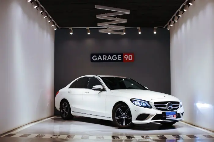 Mercedes-Benz C200 2020 - صورة 2