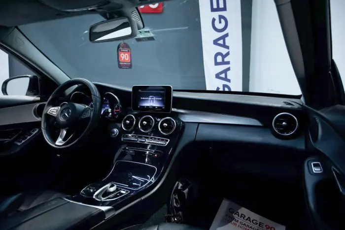 Mercedes-Benz C180 2018 - صورة 14