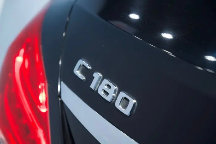 Mercedes-Benz C180 2018 - صورة 11