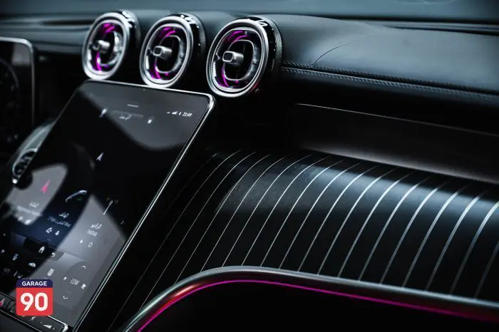 Mercedes-Benz GLC300 2023 - صورة 17