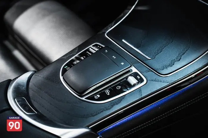 Mercedes-Benz GLC200 2020 - صورة 19