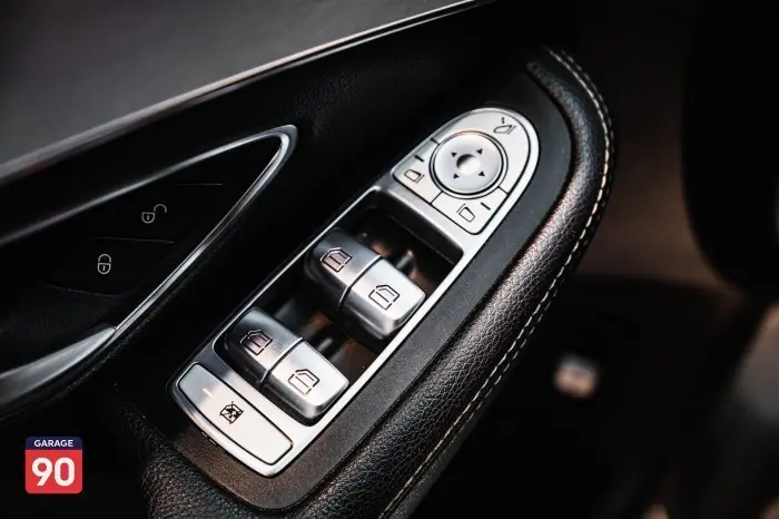 Mercedes-Benz C180 2018 - صورة 19