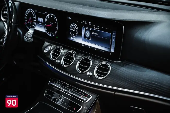 Mercedes-Benz E200 2020 - صورة 16