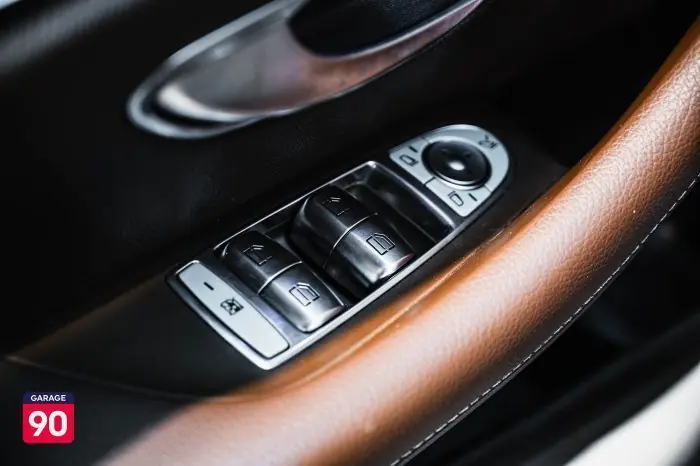 Mercedes-Benz E200 2020 - صورة 14