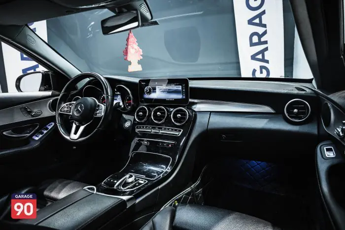 Mercedes-Benz C180 2020 - صورة 12