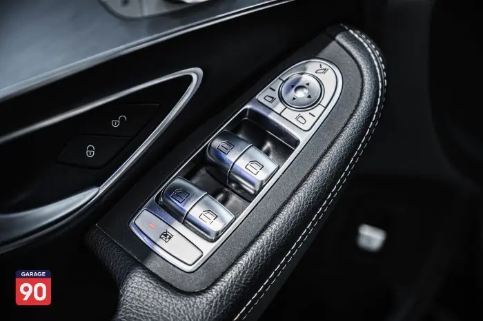 Mercedes-Benz C180 2020 - صورة 14