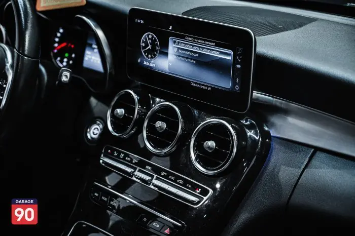 Mercedes-Benz C180 2020 - صورة 13
