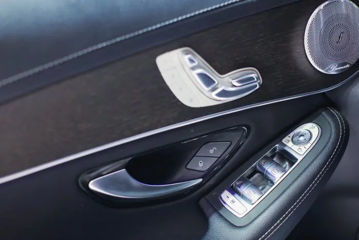 Mercedes-Benz GLC200 2020 - صورة 12