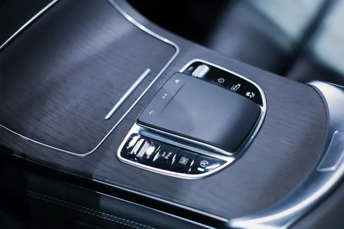 Mercedes-Benz GLC200 2020 - صورة 16