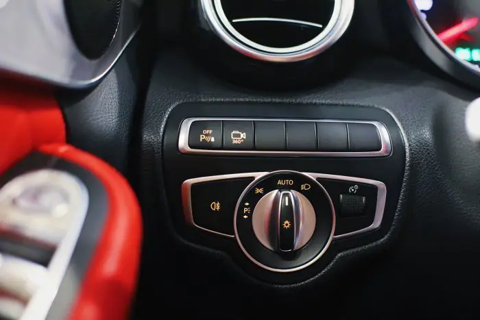 Mercedes-Benz C180 2018 - صورة 13