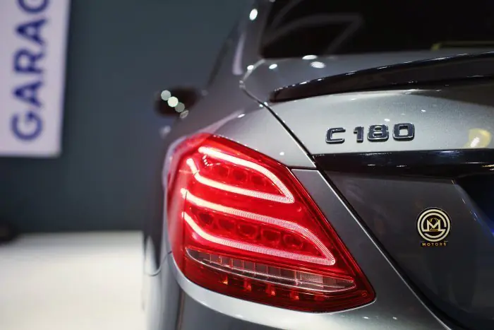 Mercedes-Benz C180 2018 - صورة 9