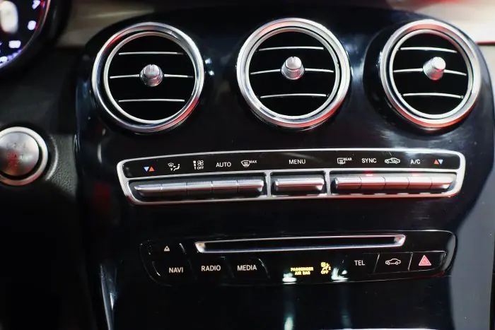 Mercedes-Benz C180 2018 - صورة 16