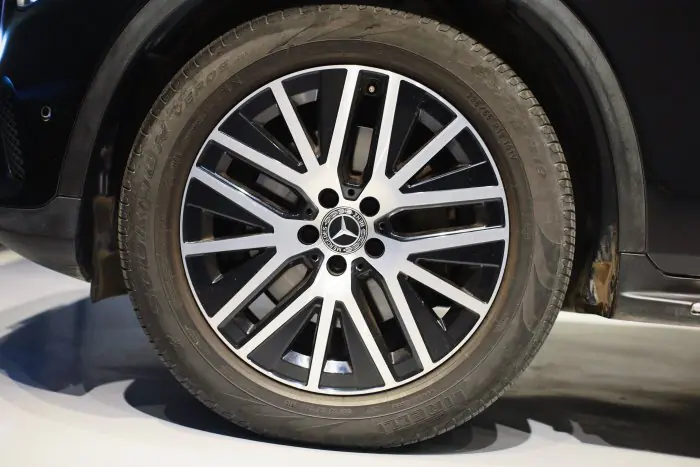 Mercedes-Benz GLC300 2020 - صورة 9