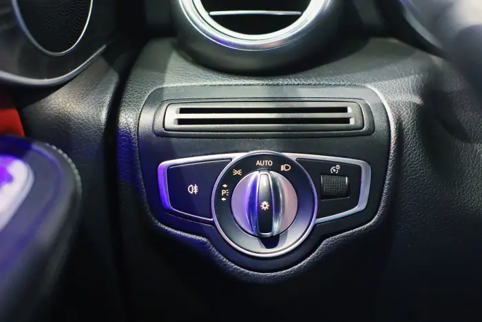 Mercedes-Benz GLC300 2020 - صورة 18