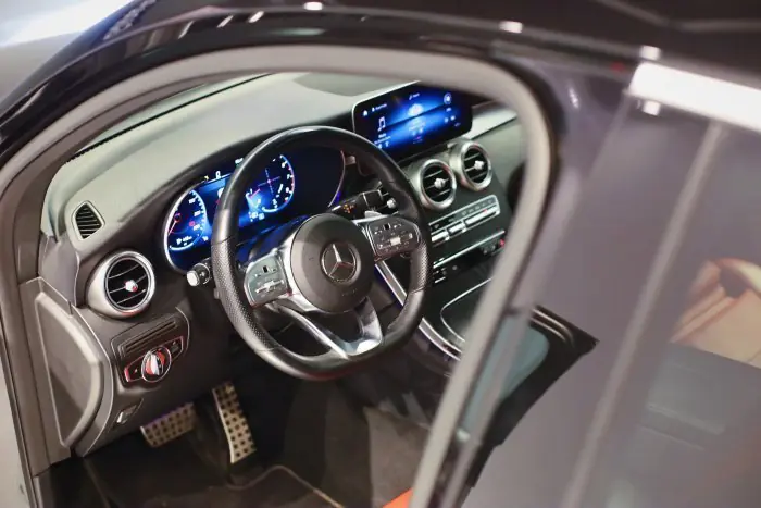 Mercedes-Benz GLC300 2020 - صورة 11