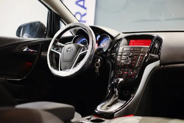 Opel Astra 2015 - صورة 15