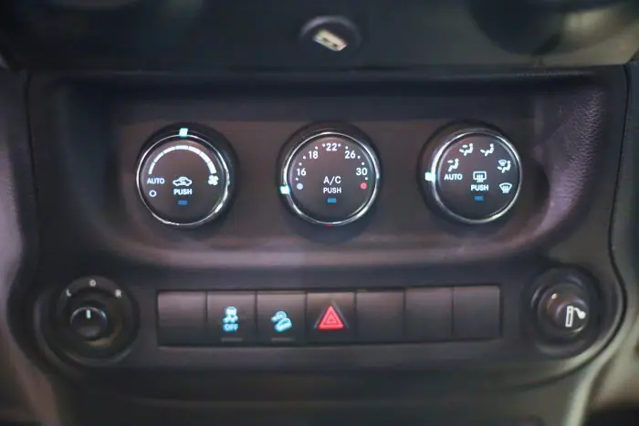 Jeep Wrangler 2017 - صورة 19