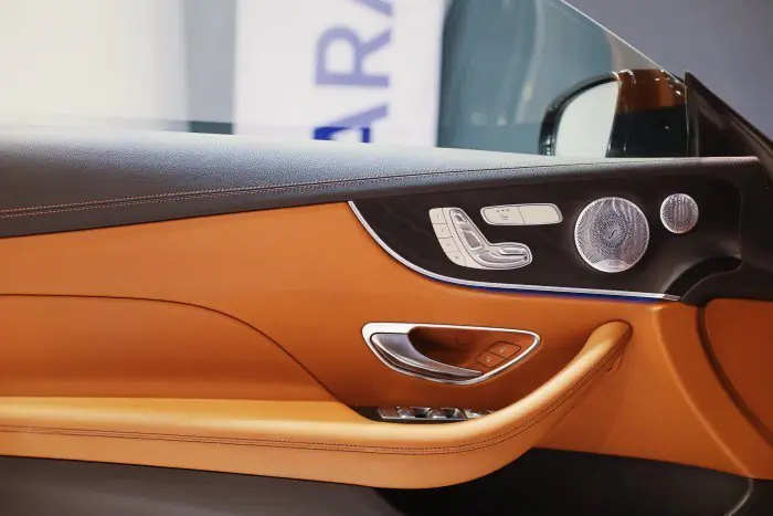 Mercedes-Benz E200 2019 - صورة 13