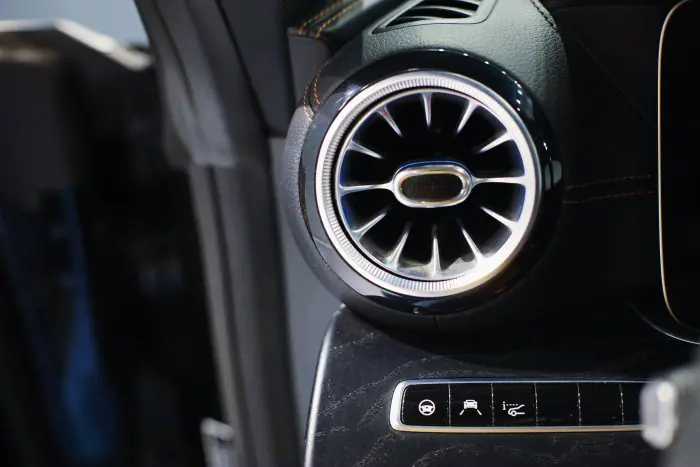 Mercedes-Benz E200 2019 - صورة 18
