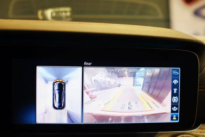 Mercedes-Benz E200 2019 - صورة 17