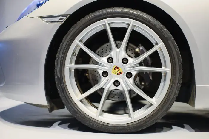 Porsche Cayman 2018 - صورة 12