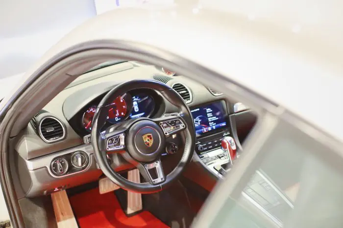 Porsche Cayman 2018 - صورة 15